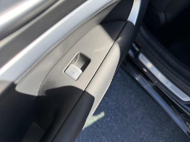 Used 2022 Genesis G70 2.0T image 27