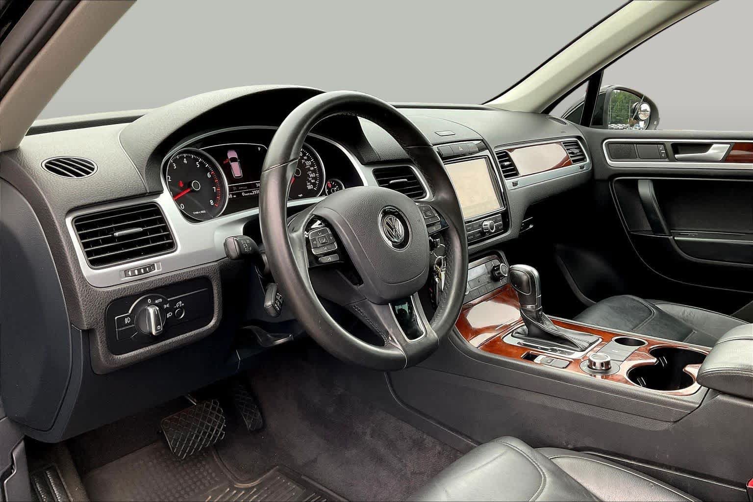 Used 2013 Volkswagen Touareg VR6 AWD/4WD image 17