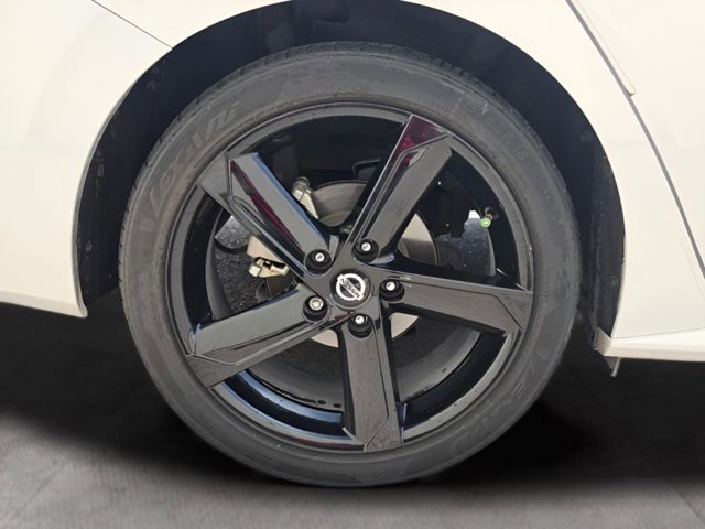 Certified 2022 Nissan Sentra SR w/ Midnight Edition FWD image 26