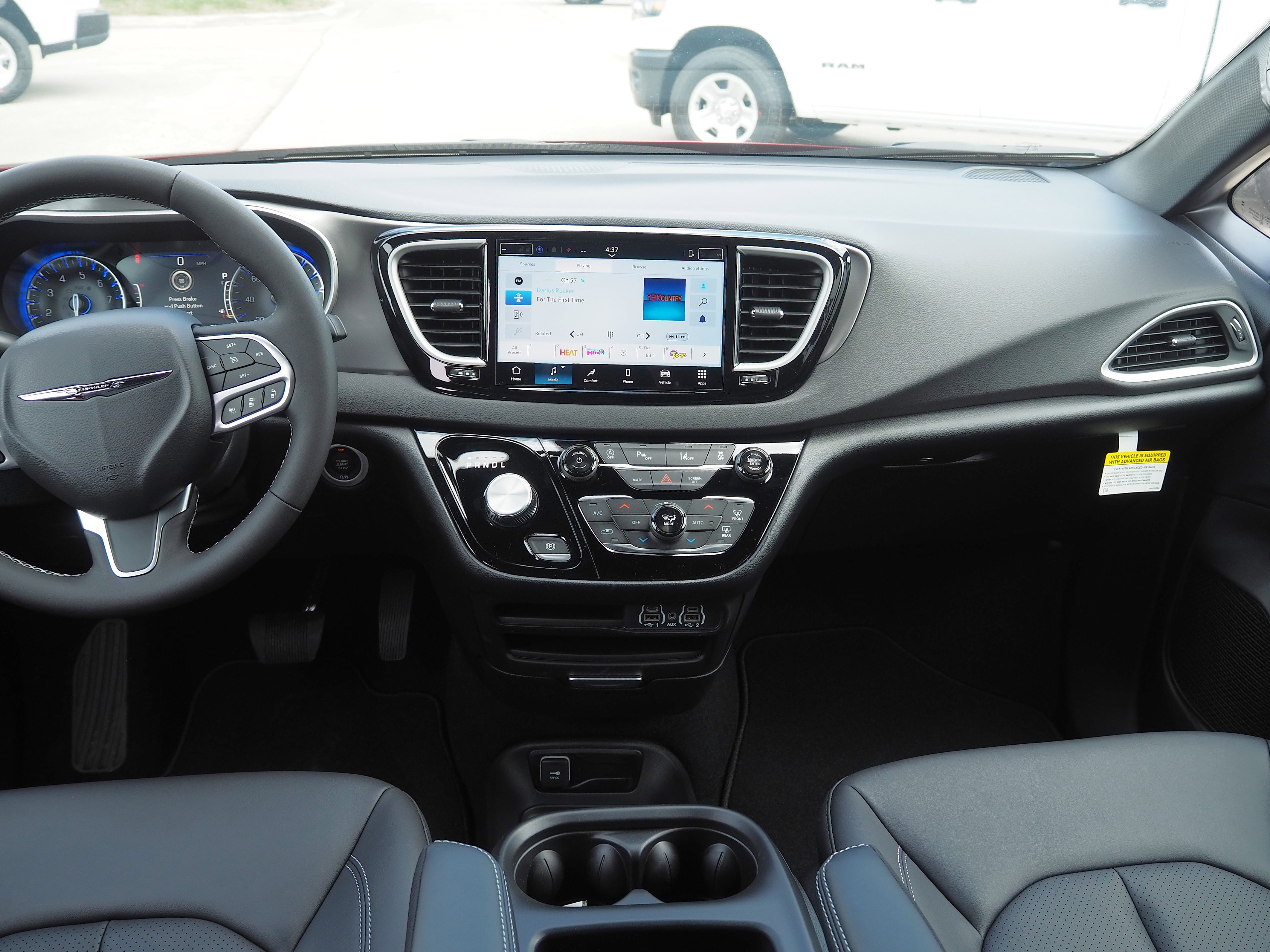 New 2025 Chrysler Voyager LX image 18