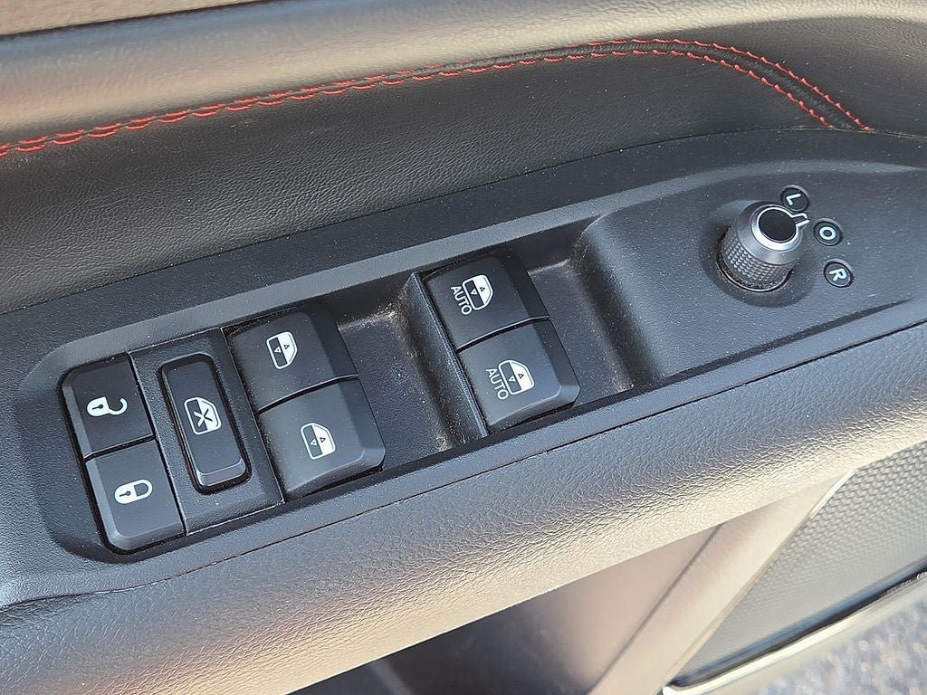 Used 2025 Jeep Compass Trailhawk AWD/4WD image 22