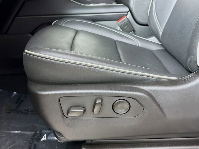 Used 2024 Chevrolet Suburban Premier image 21