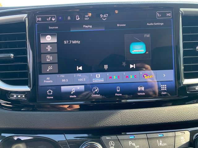 Used 2024 Chrysler Pacifica Touring-L image 32