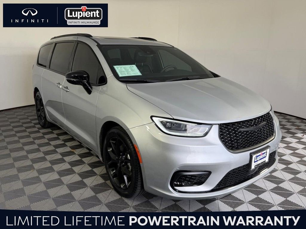 Used 2024 Chrysler Pacifica Limited w/ S Appearance Package image 1