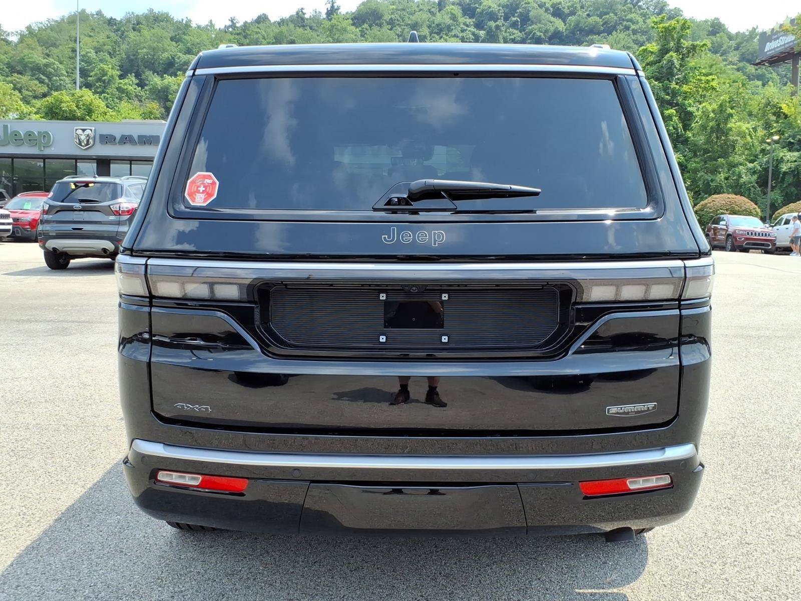 New 2026 Jeep Grand Wagoneer Summit AWD/4WD image 3