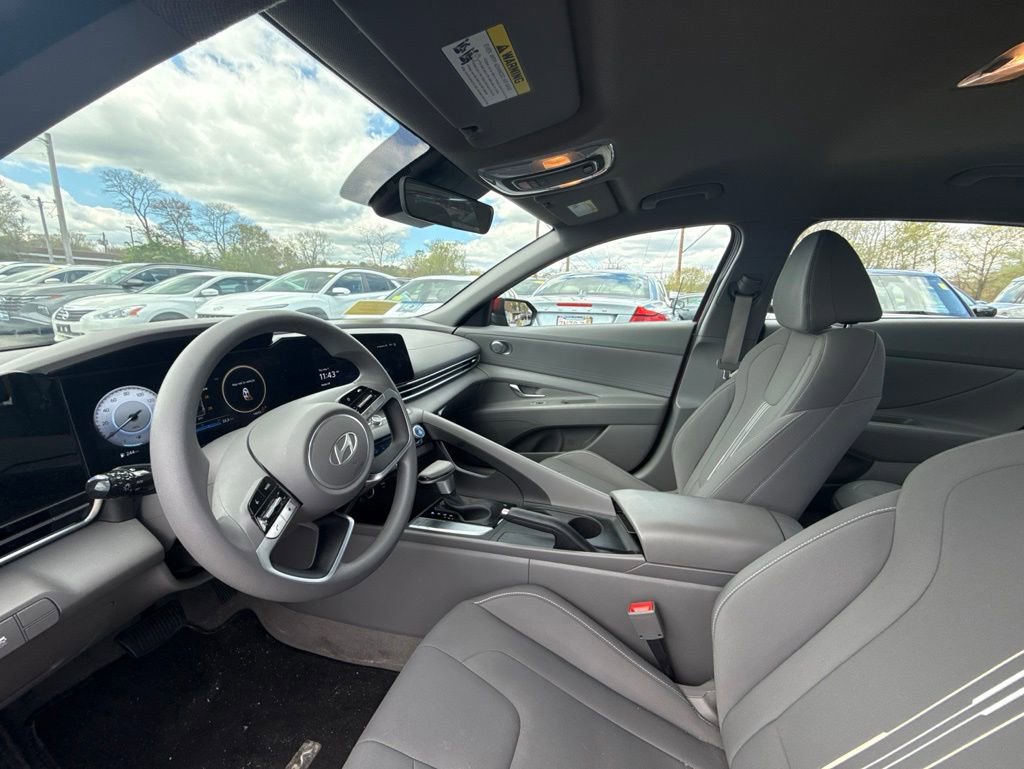 Used 2024 Hyundai Elantra SEL FWD image 10