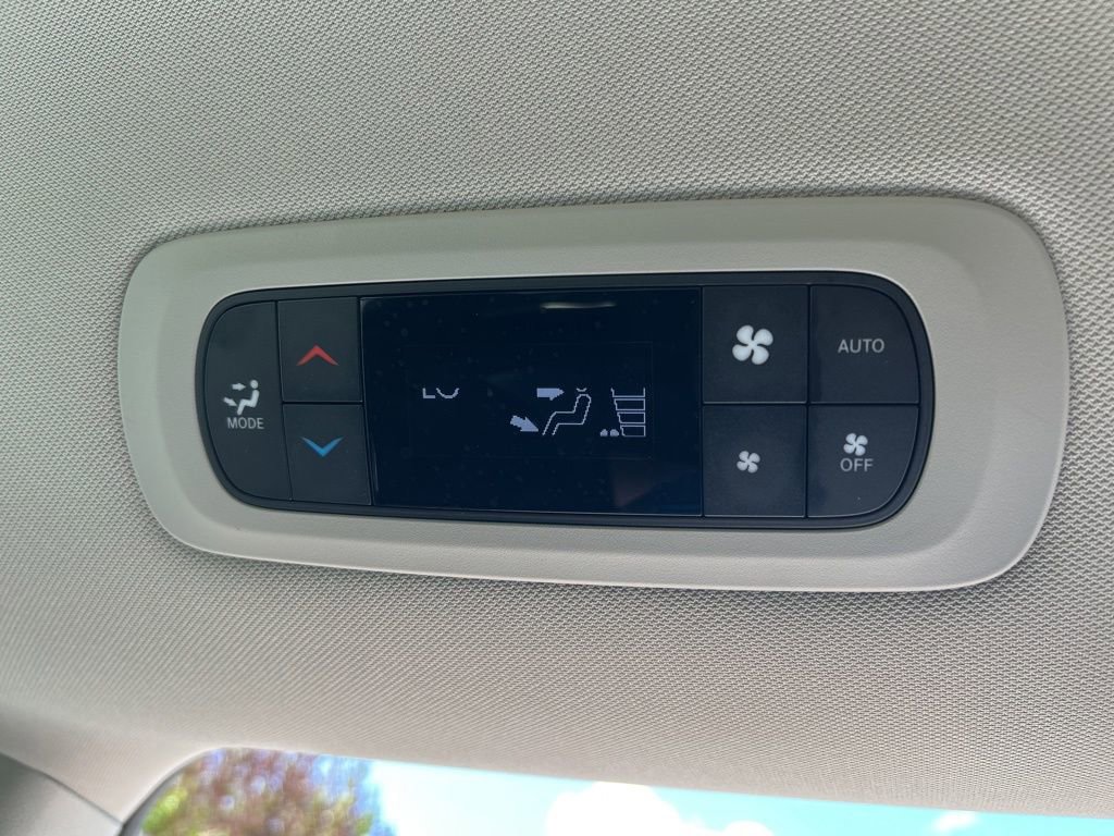 Used 2024 Chrysler Pacifica Limited FWD image 54