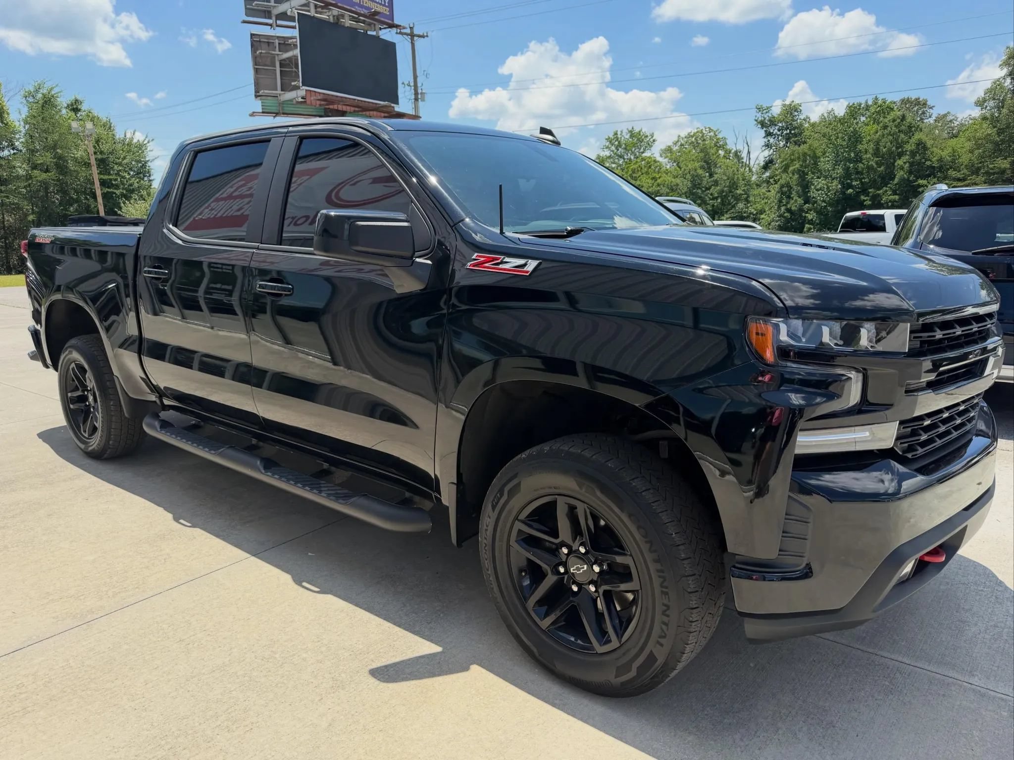 Used 2020 Chevrolet Silverado 1500 LT Trail Boss w/ Midnight Edition AWD/4WD image 3