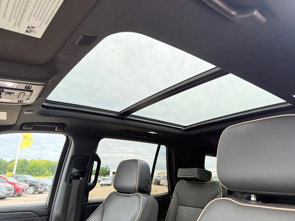 Used 2024 GMC Yukon SLT w/ SLT Luxury Package AWD/4WD image 40