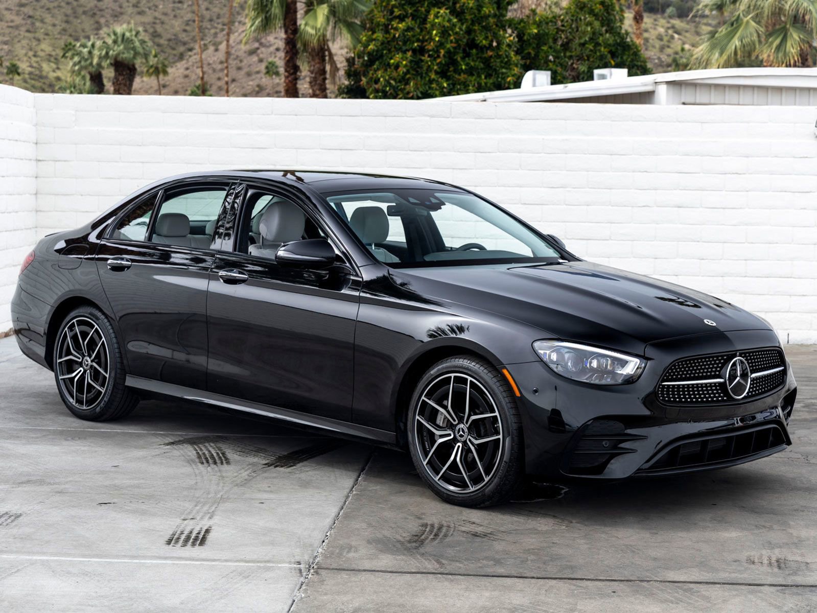 Used 2022 Mercedes-Benz E 450 4MATIC Sedan image 2