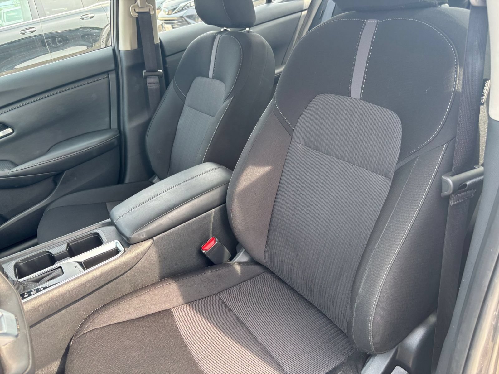 Used 2025 Nissan Sentra SV FWD image 33
