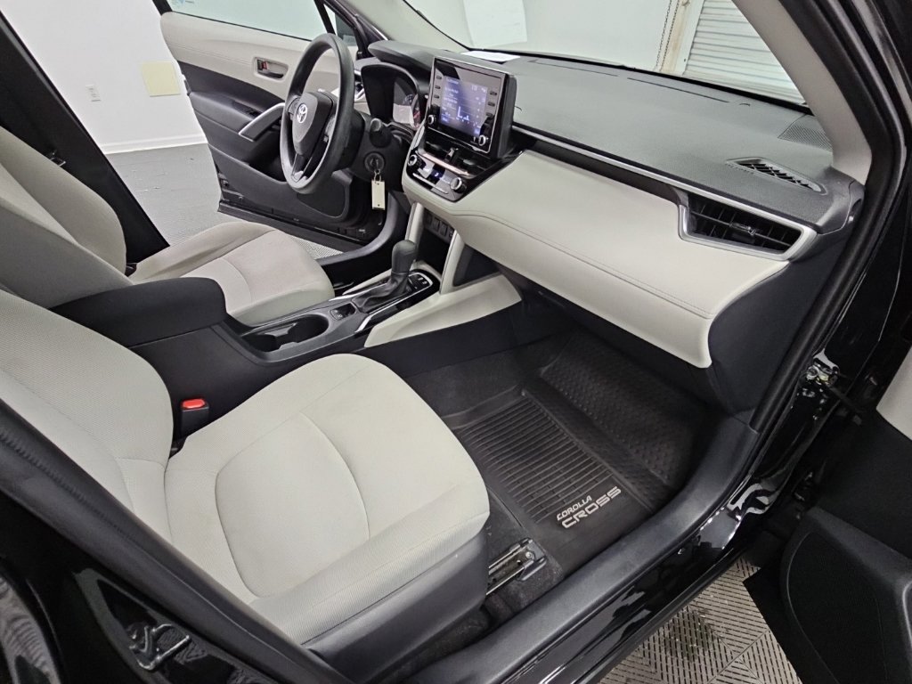 Used 2022 Toyota Corolla Cross L FWD image 34
