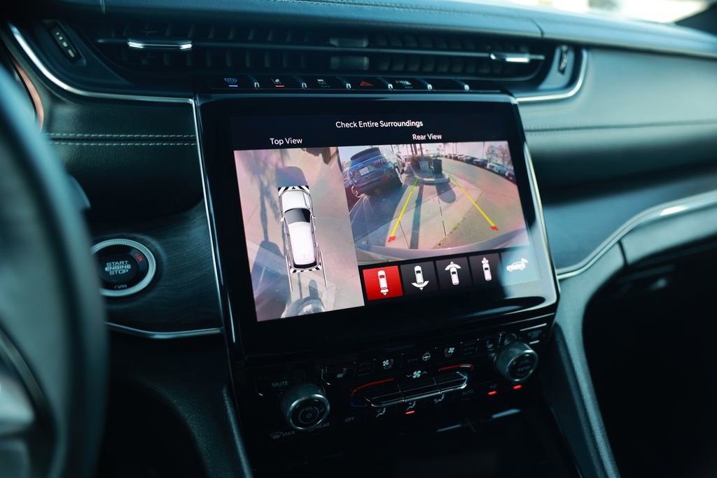 Used 2023 Jeep Grand Cherokee Overland w/ Advanced Protech Group III AWD/4WD image 25