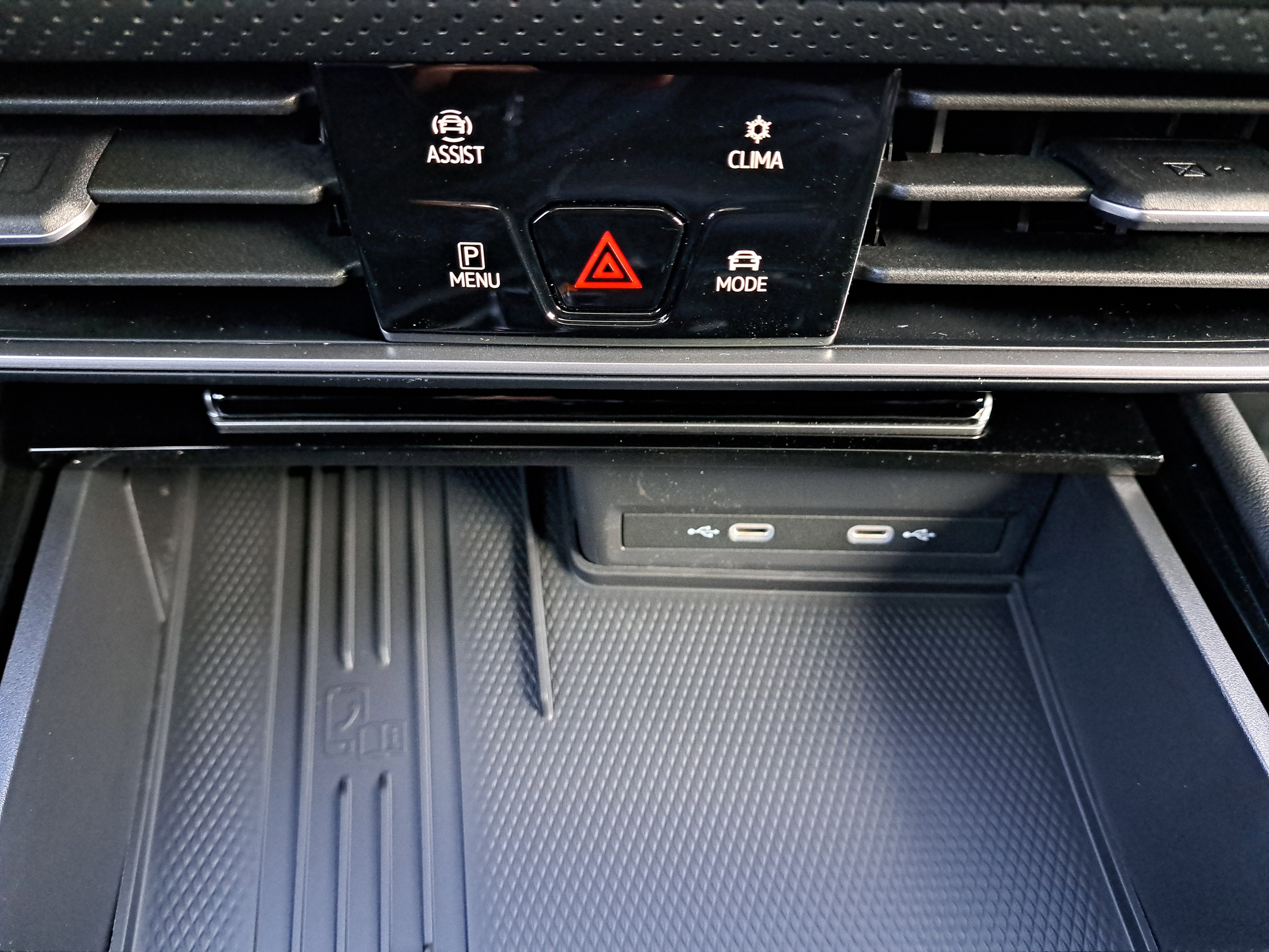 New 2025 Volkswagen Atlas SEL image 23