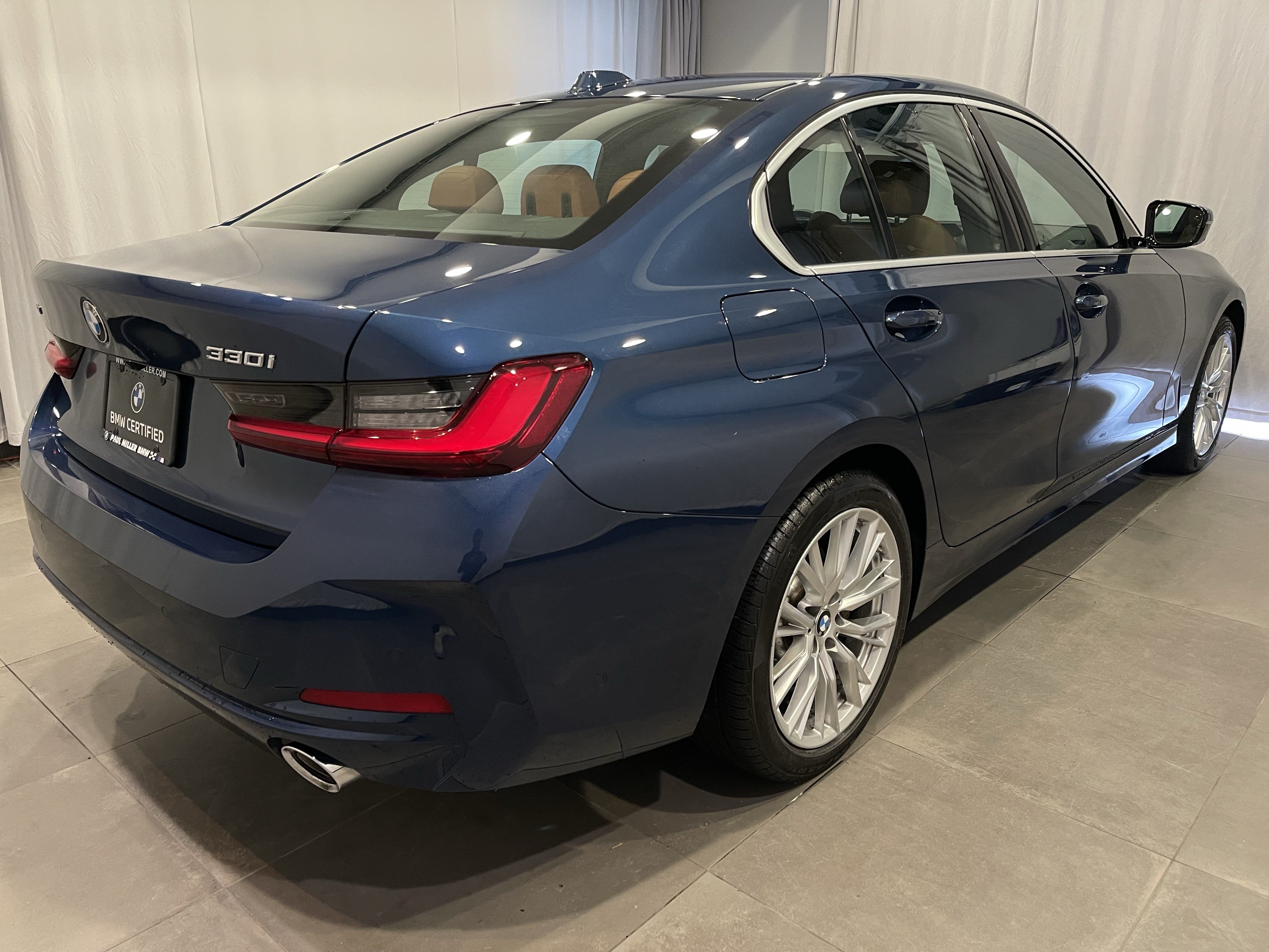 Certified 2024 BMW 330i xDrive Sedan w/ Premium Package AWD/4WD image 6