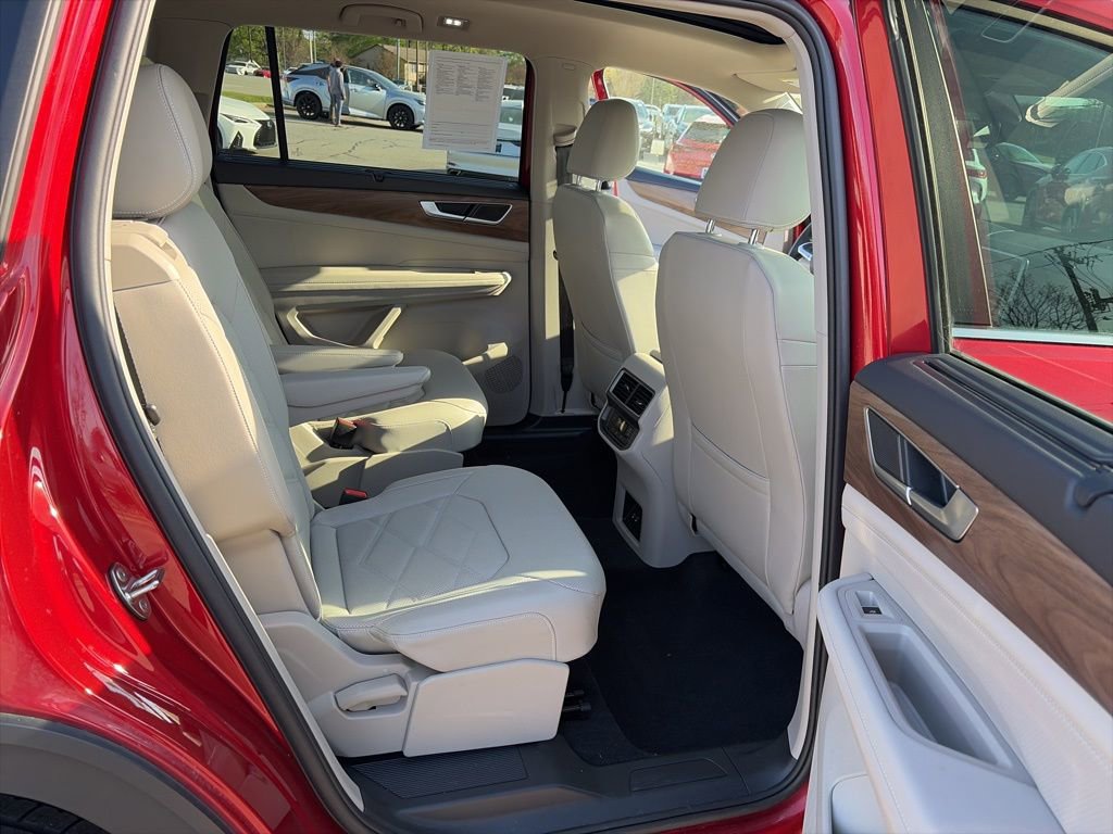 Used 2024 Volkswagen Atlas SE image 15