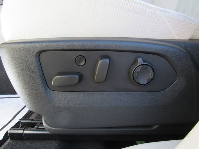 Used 2022 Buick Envision Avenir w/ Technology Package II image 15