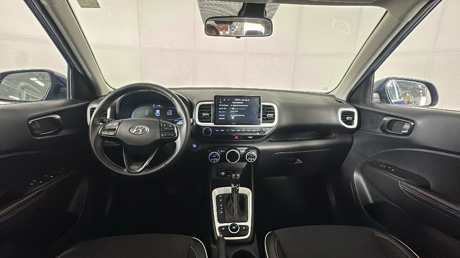 Certified 2023 Hyundai Venue Limited FWD image 34