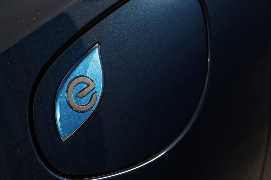 Used 2024 Chrysler Pacifica Select image 46