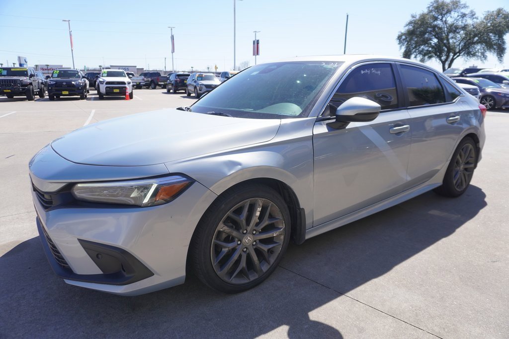 Used 2022 Honda Civic Touring image 3