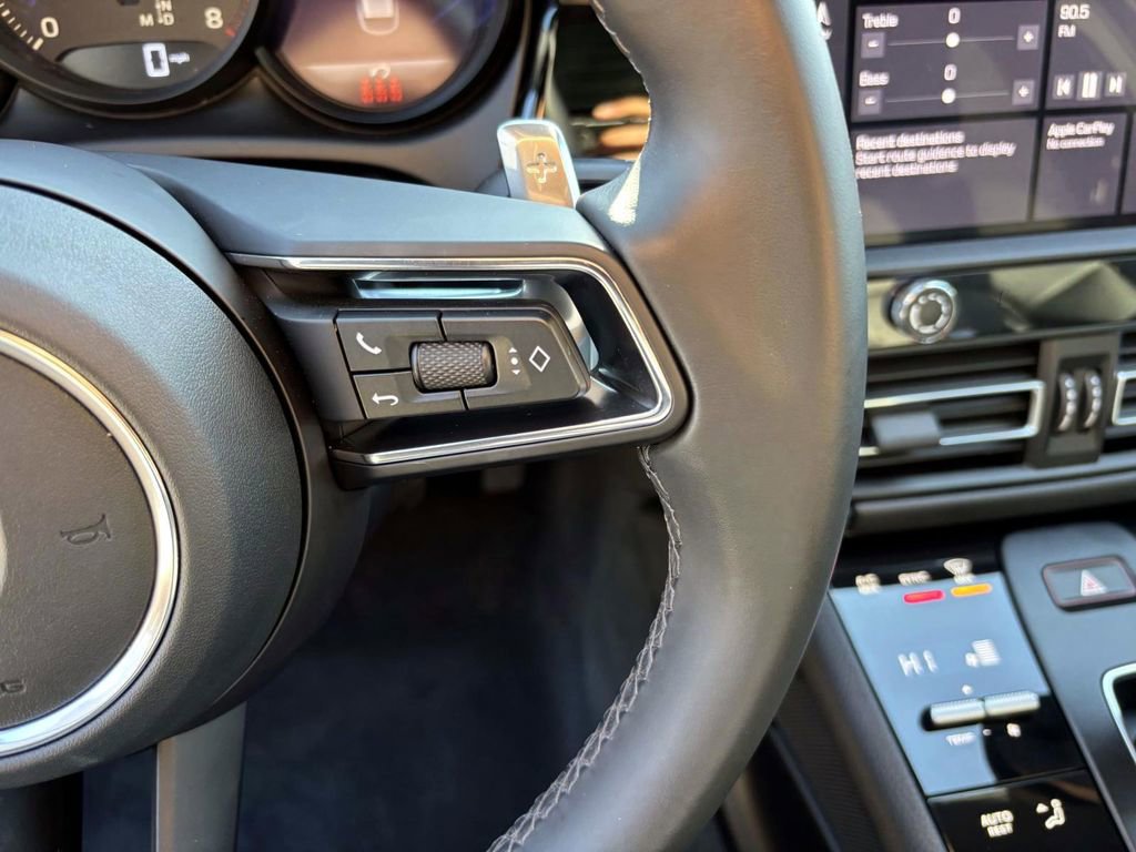 Certified 2024 Porsche Macan image 28