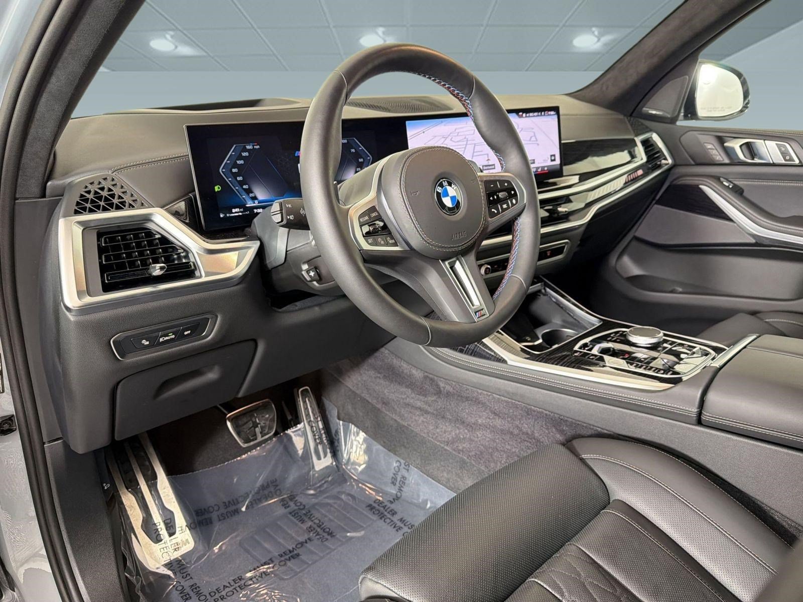 Used 2025 BMW X7 M60i w/ Climate Comfort Package AWD/4WD image 4