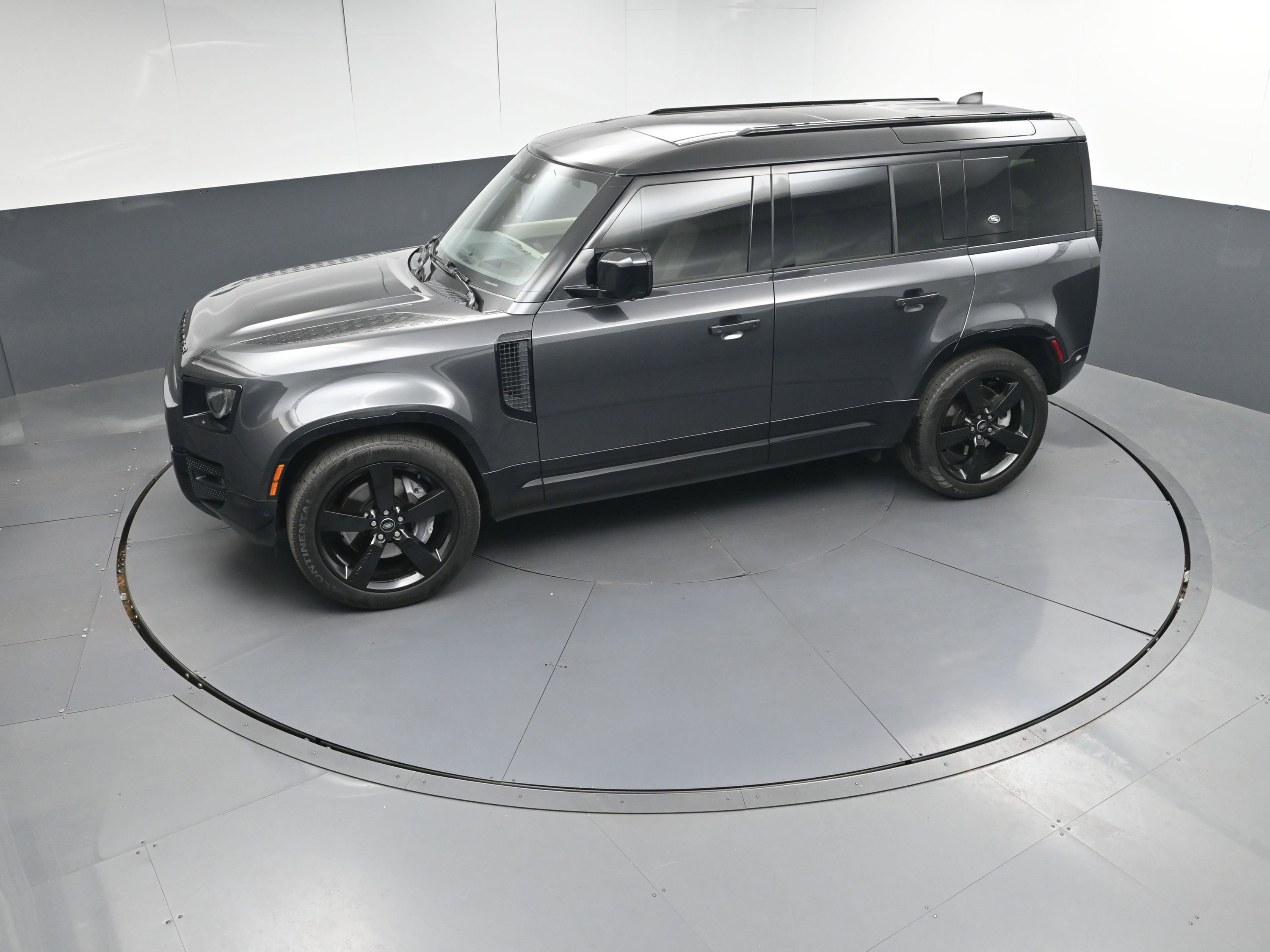 Used 2023 Land Rover Defender 110 X-Dynamic SE image 34