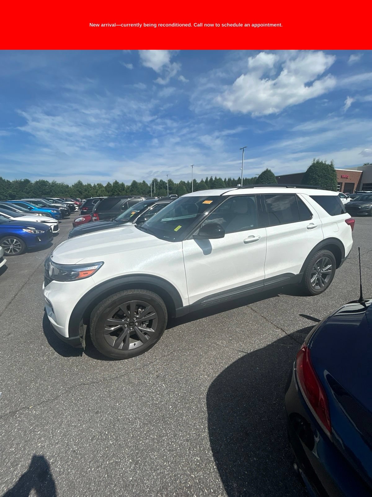Used 2022 Ford Explorer XLT w/ Equipment Group 202A AWD/4WD image 3