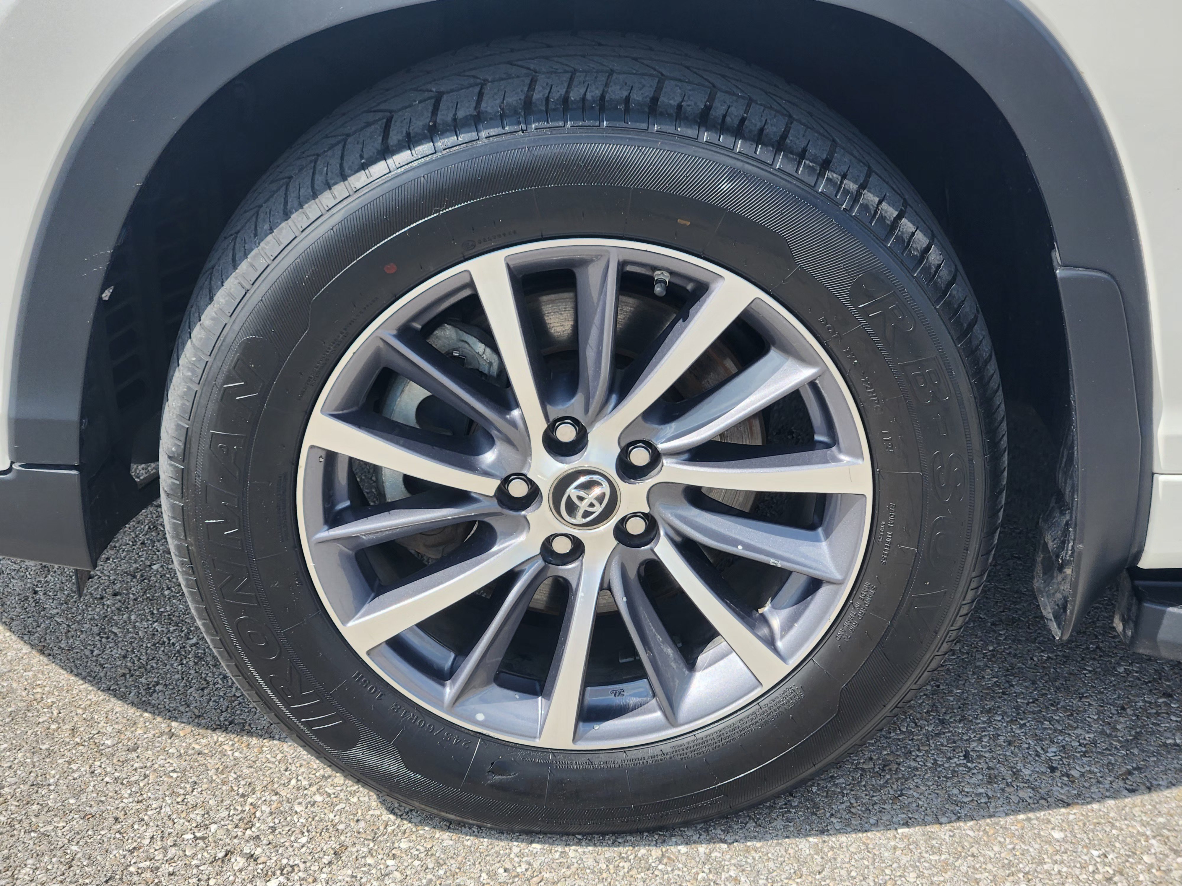 Used 2017 Toyota Highlander XLE FWD image 10