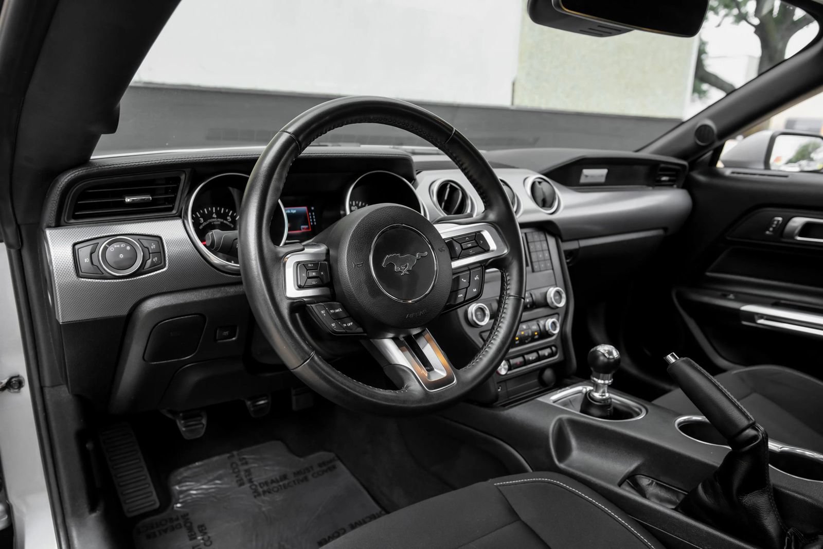 Used 2022 Ford Mustang GT RWD image 2
