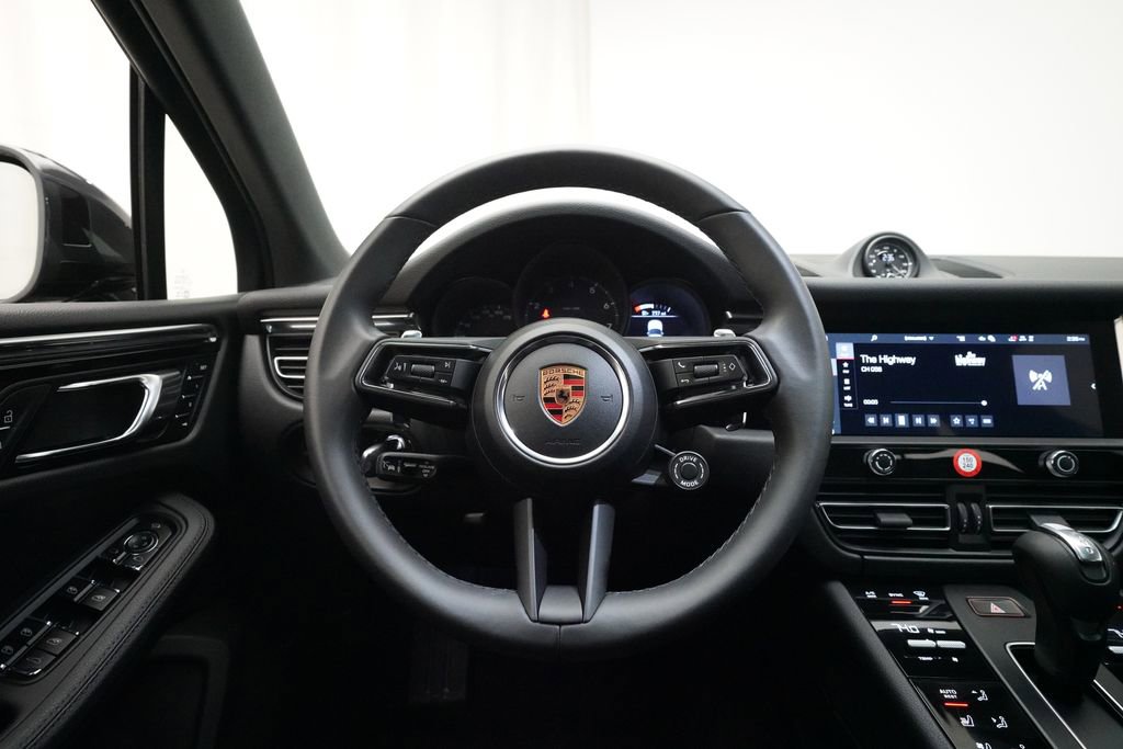 Certified 2026 Porsche Macan image 20