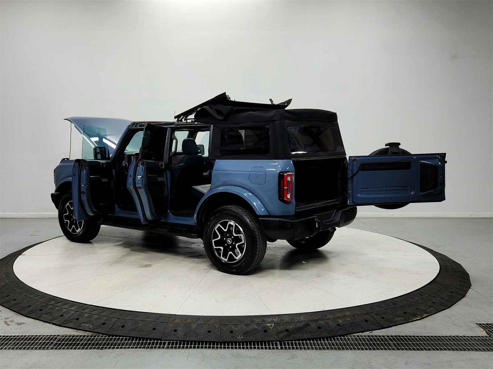 Used 2023 Ford Bronco Outer Banks image 13