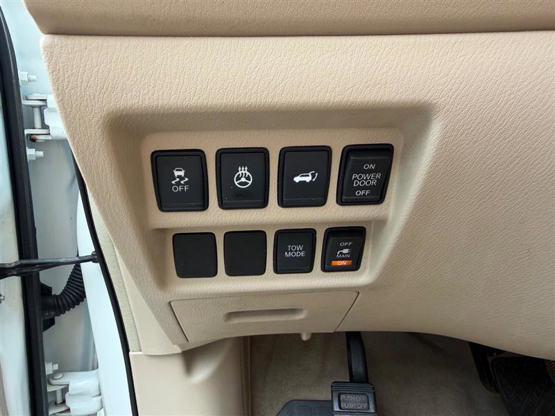 Used 2013 Nissan Pathfinder Platinum AWD/4WD image 31