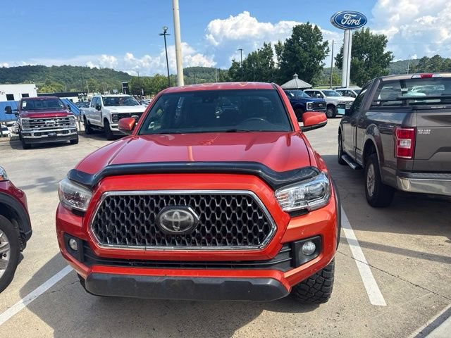 Used 2018 Toyota Tacoma TRD Off-Road w/ Technology Package AWD/4WD image 2