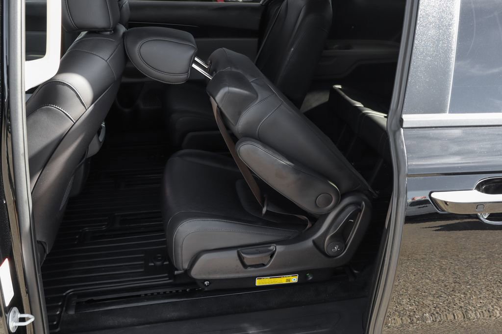 Used 2025 Kia Carnival image 43