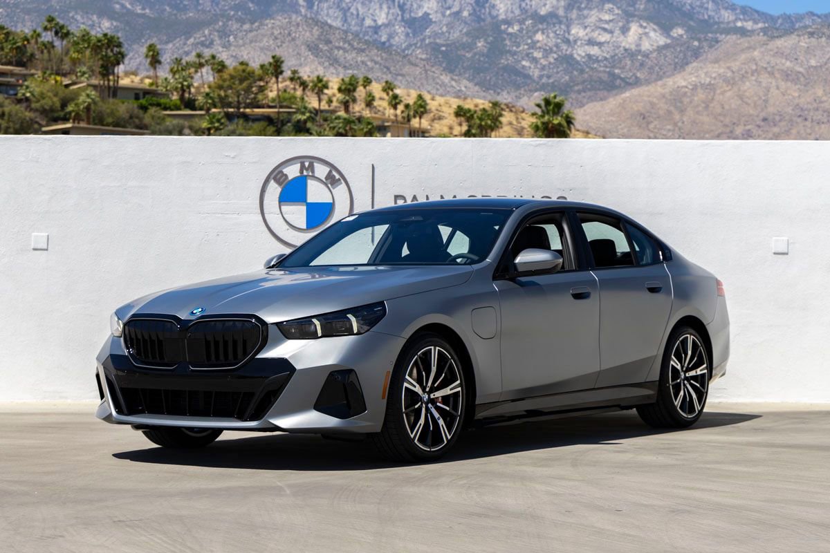 New 2026 BMW 550e xDrive