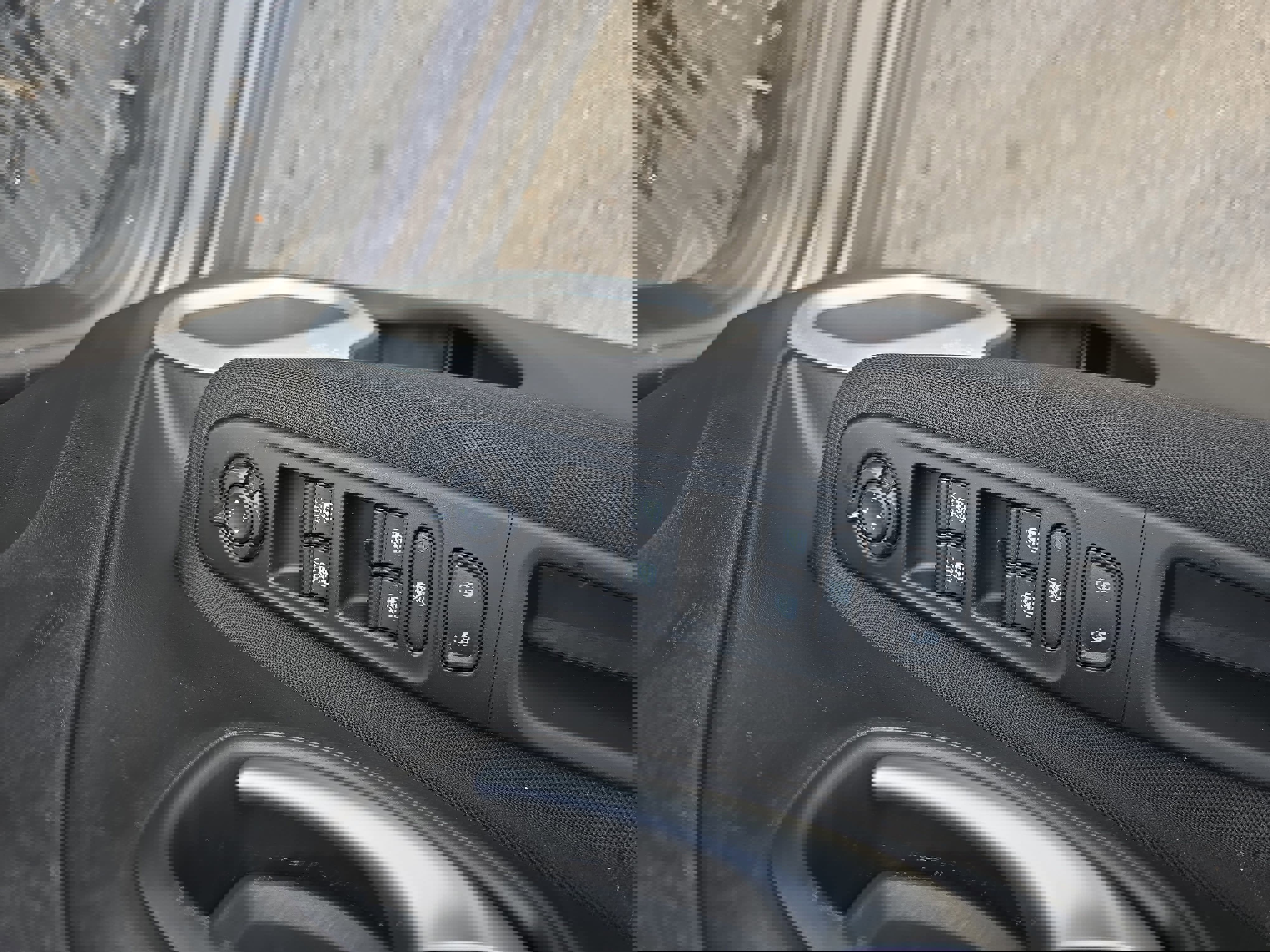 Used 2020 Jeep Renegade Latitude w/ Popular Equipment Group image 28