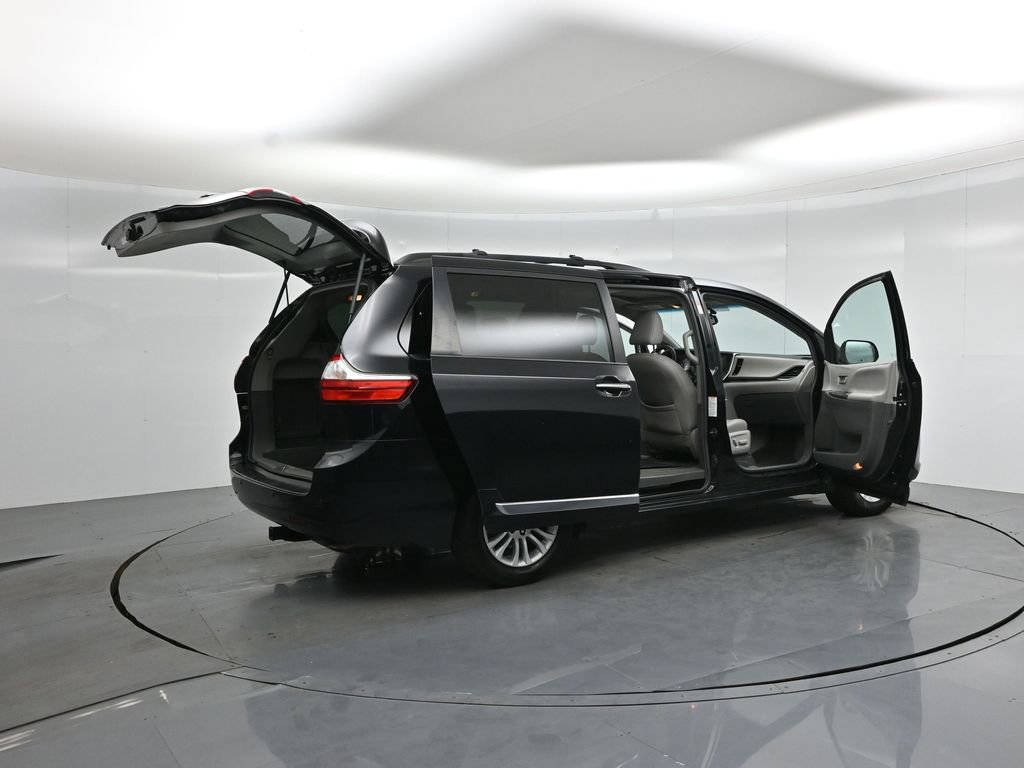 Used 2015 Toyota Sienna XLE Premium FWD image 5