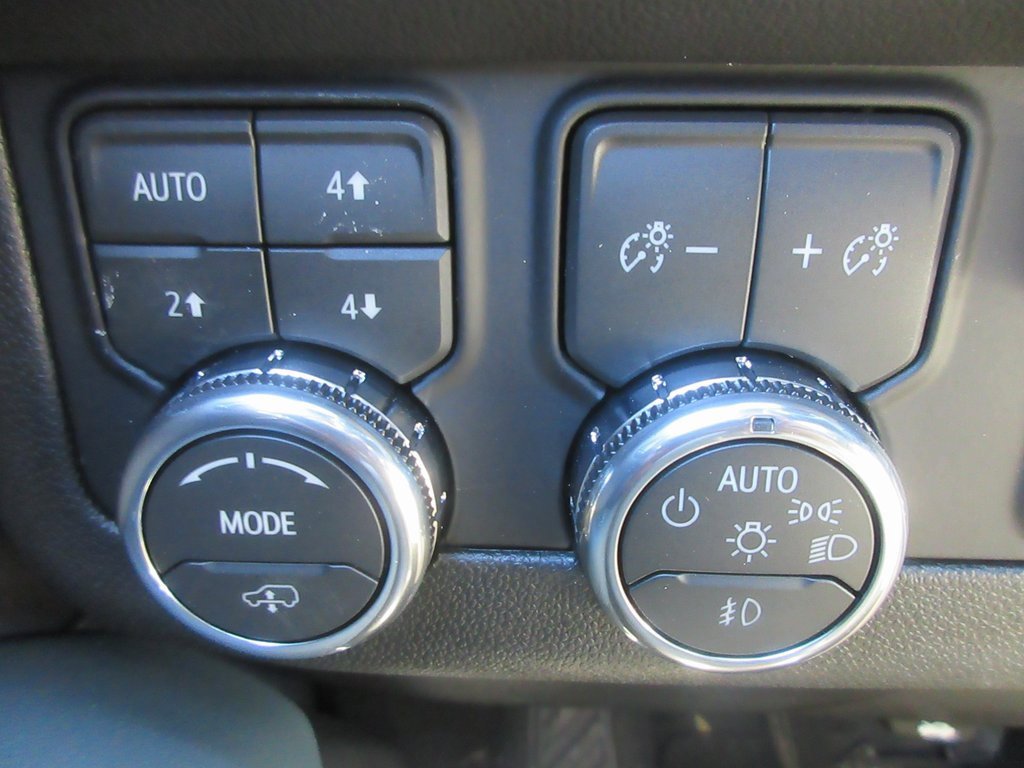 New 2026 GMC Yukon AT4 w/ AT4 Premium Plus Package image 17