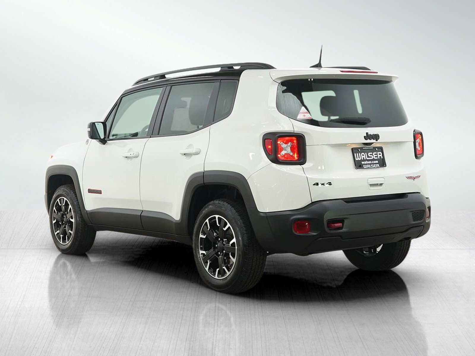 Used 2023 Jeep Renegade Trailhawk w/ Trailhawk Elite Group AWD/4WD image 3