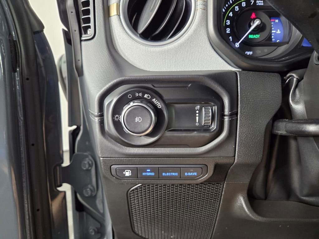 Certified 2025 Jeep Wrangler Sahara w/ Safety Group image 22