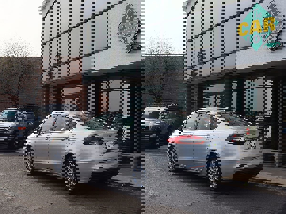 Used 2019 Ford Fusion SE image 9