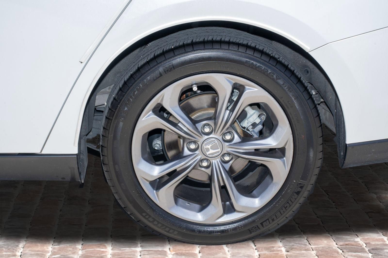 Certified 2023 Honda Accord EX image 40