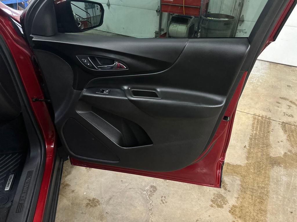 Used 2018 Chevrolet Equinox LT image 35