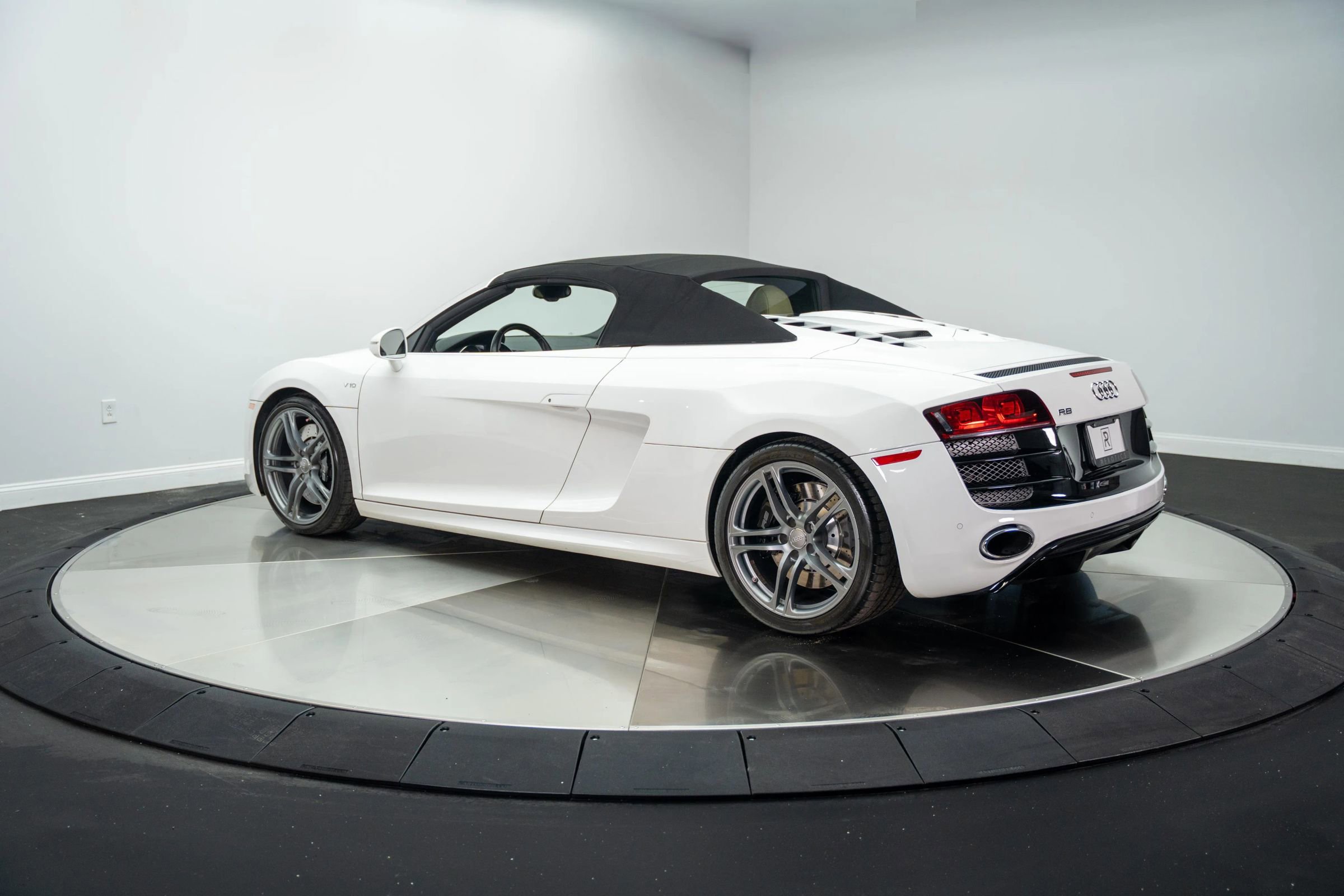 Used 2011 Audi R8 V10 image 8