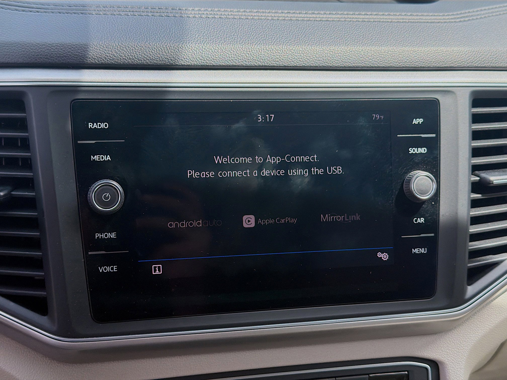 Used 2019 Volkswagen Atlas SE w/ Towing Package FWD image 13