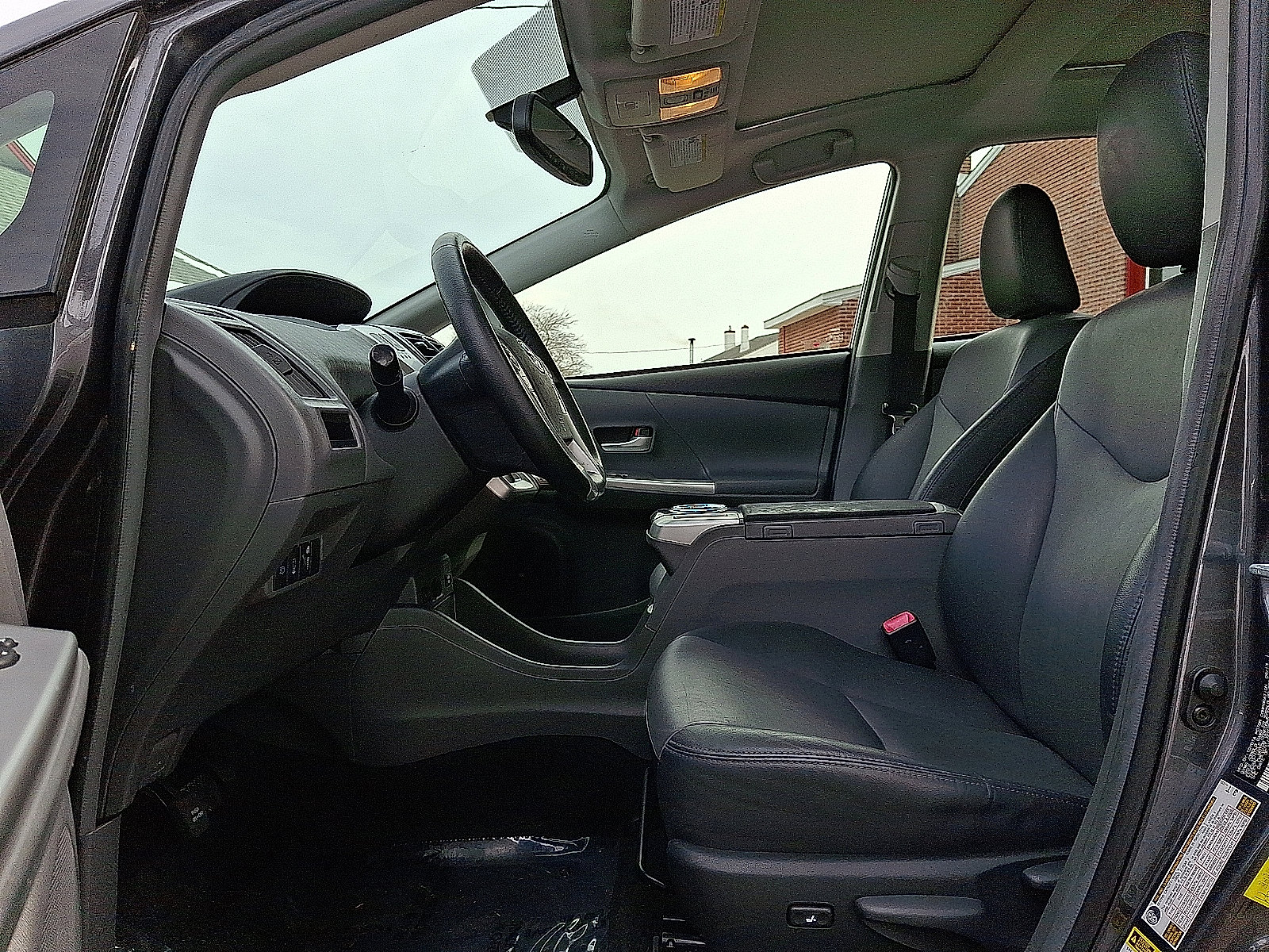 Used 2014 Toyota Prius V Five image 15