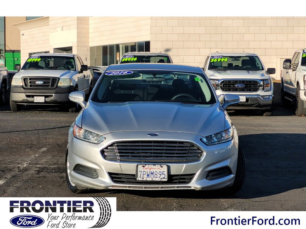 Used 2016 Ford Fusion SE image 3