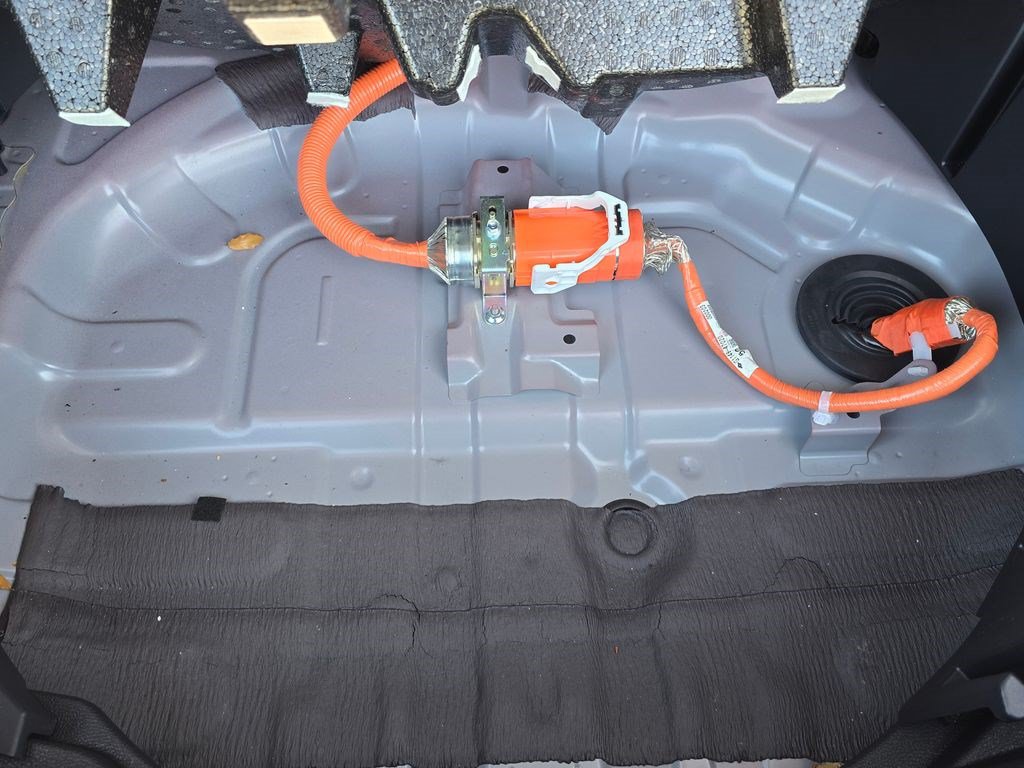 Used 2025 Toyota Corolla Cross AWD Hybrid w/ Moonroof Package image 39