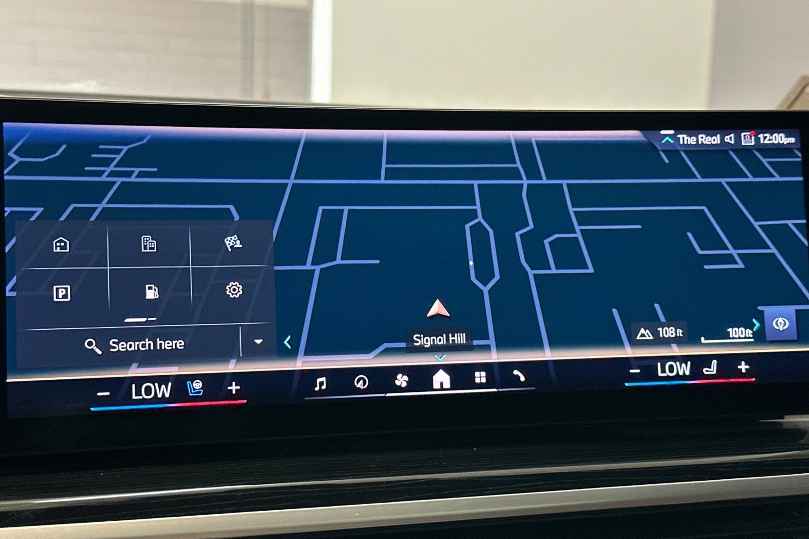 Used 2024 BMW X7 xDrive40i w/ M Sport Package image 25